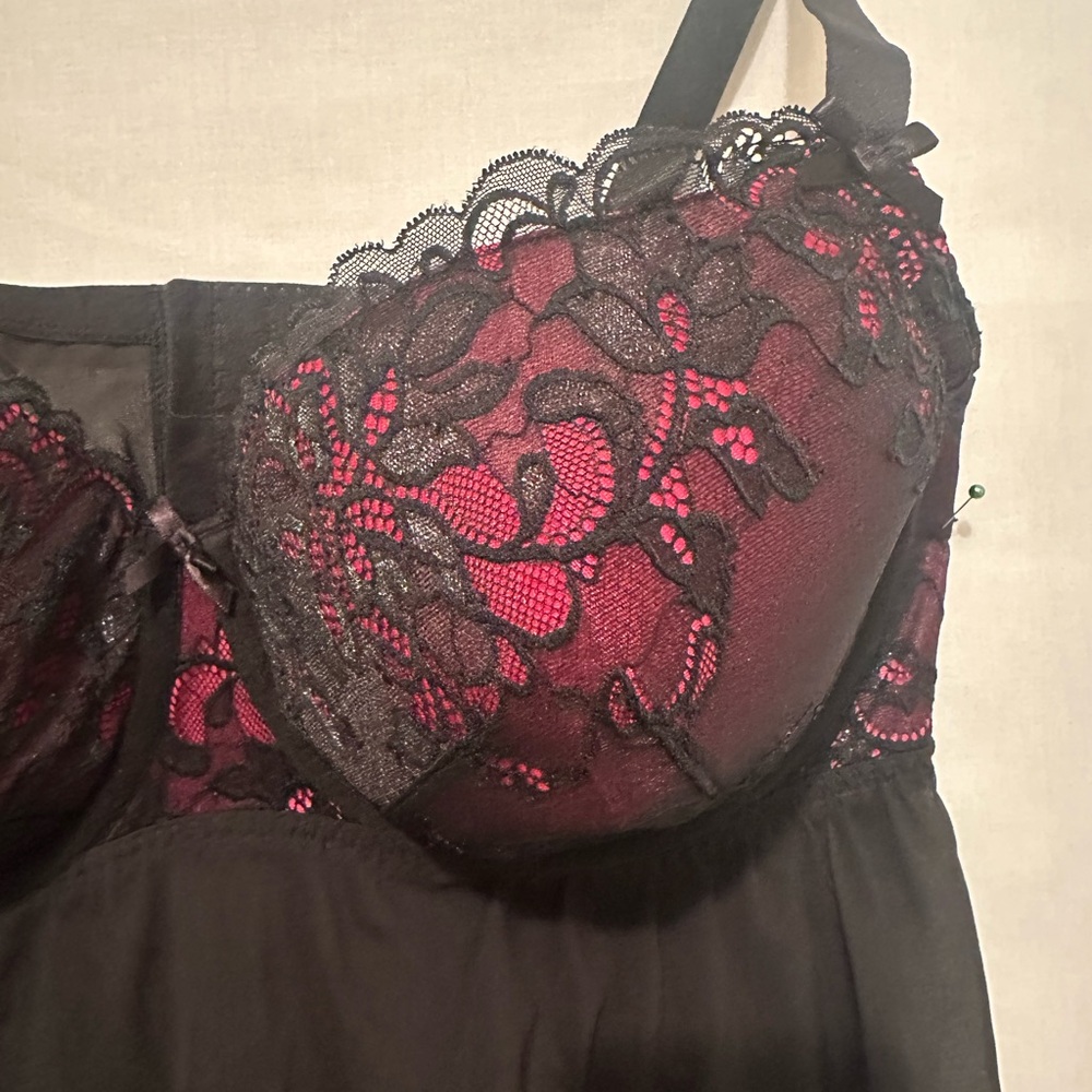 Cacique 42DDD Elegant Black and Red Lace Chemise nightie - Picture 4 of 8